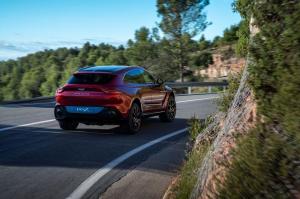 Aston Martin DBX 2020 года