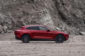 Aston Martin DBX 2020 года