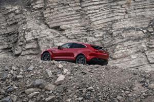 Aston Martin DBX 2020 года