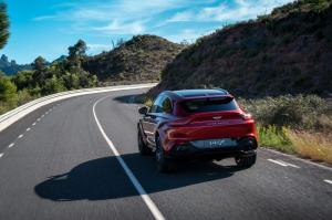 Aston Martin DBX 2020 года