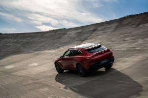 Aston Martin DBX 2020 года