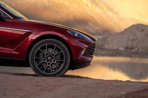 Aston Martin DBX 2020 года
