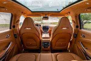 Aston Martin DBX 2020 года