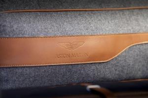 Aston Martin DBX 2020 года