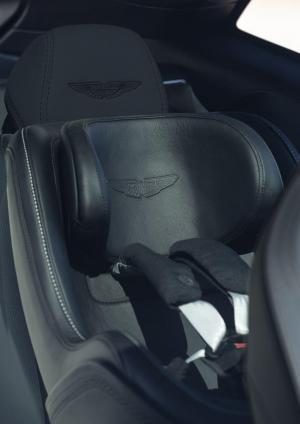 Aston Martin DBX 2020 года