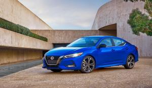 В линейки седанов Nissan пополнение
