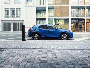 Lexus UX300e 2020 года