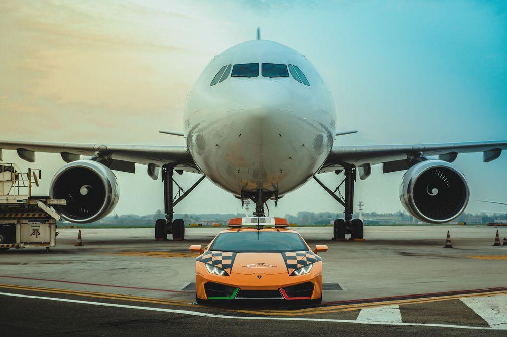 Lamborghini Huracan снова замечен в аэропорту
