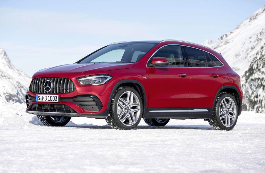 Обновленный Mercedes GLA приобрел черты вседорожника