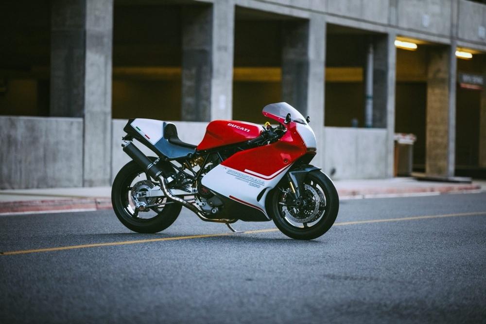 Кастомный Ducati 1100 SuperStrada стал легче оригинала