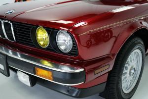 BMW 325i Convertible в цвете Calypso Red 1990 года