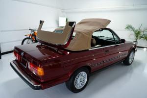 BMW 325i Convertible в цвете Calypso Red 1990 года