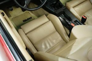 BMW 325i Convertible в цвете Calypso Red 1990 года