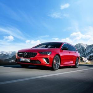 Opel Insignia GSi Sports Tourer 2020 года