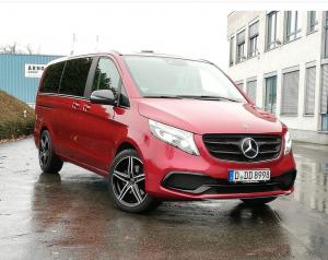 Mercedes-Benz V250d Black Crystal Light by Larte Design