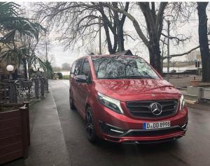 Mercedes-Benz V250d Black Crystal Light by Larte Design