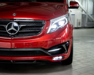 Mercedes-Benz V250d Black Crystal Light by Larte Design