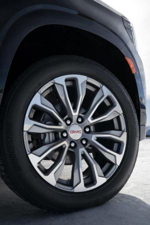 GMC Yukon Denali 2020 года