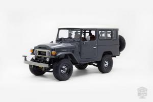 Представили FJ43 Land Cruiser в исполнении Тодда Шнайдера