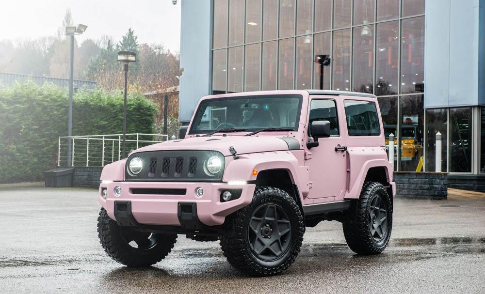 С розовым Jeep Wrangler вы будете в центре внимания