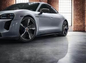 Porsche Taycan Turbo SportDesign Package 2020 года