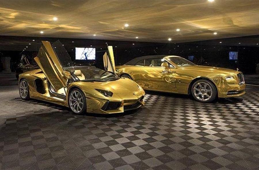 Золотые Lamborghini и Rolls-Royce как приложение к дому