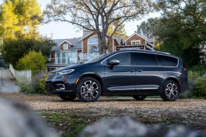Chrysler Pacifica Pinnacle AWD 2020 года