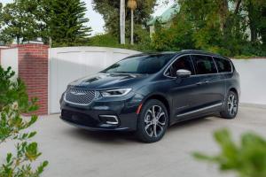 Chrysler Pacifica Pinnacle AWD 2020 года