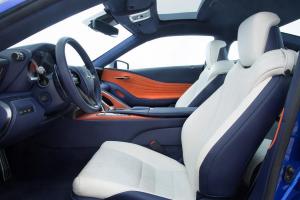 Lexus LC500h 2017 года