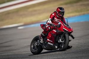 Ducati Superleggera V4 2020 года