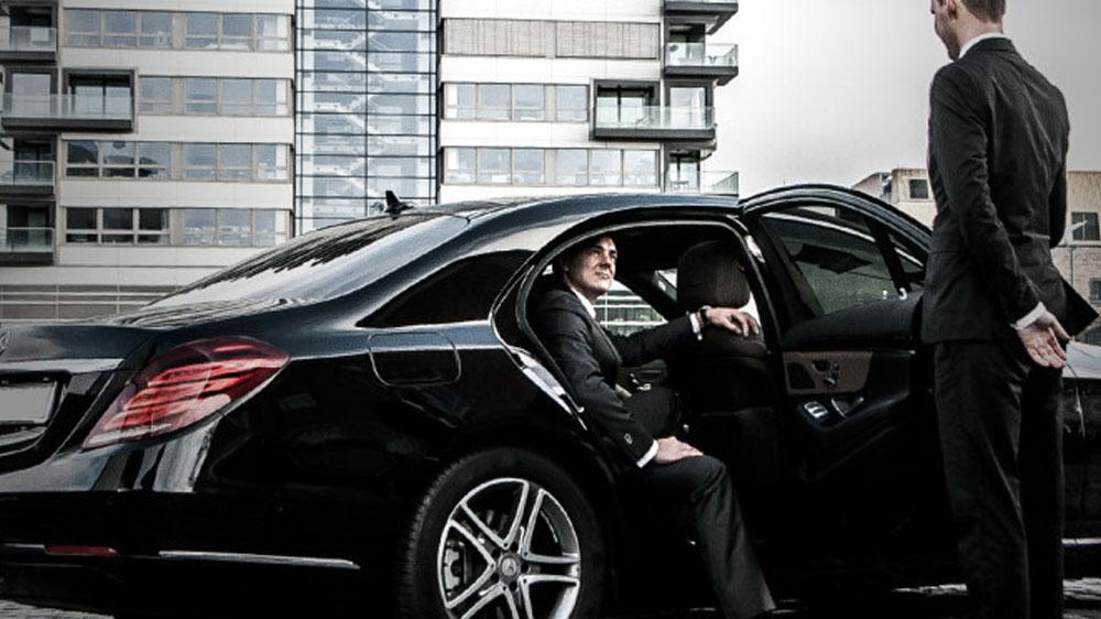 Как арендовать авто с водителем?