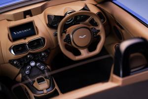 Aston Martin Vantage Roadster 2020 года