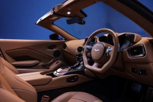 Aston Martin Vantage Roadster 2020 года