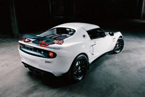 Lotus Elise в честь «12 часов Батерста»