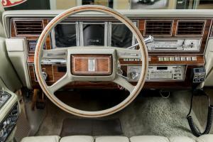 Lincoln Continental Mark VI Sedan 1980 года