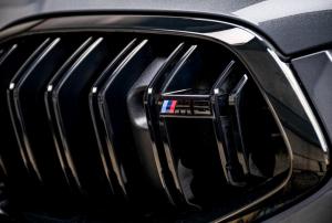 BMW M8 Competition Gran Coupe в цвете Brands Hatch Grey