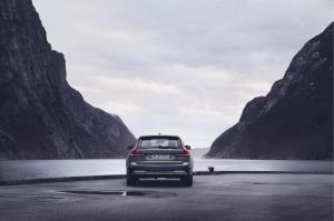 Volvo V90 B6 Cross Country 2020 года