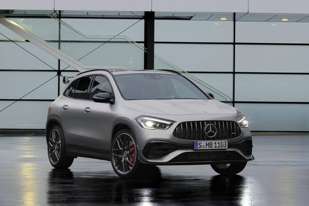 Mercedes-AMG GLA45 с мощнейшим двигателем