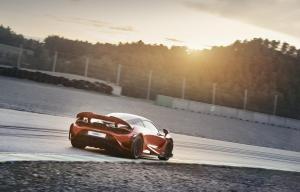 McLaren 765LT 2020 года