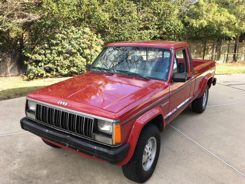 На аукционе продадут добротный Jeep Comanche 1989 года