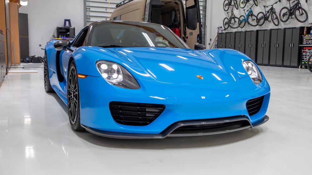 Выставлен на аукцион Porsche 918 Spyder в блестящем исполнении Riviera Blue
