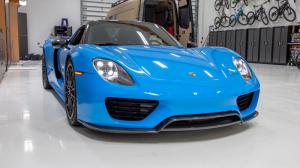 Выставлен на аукцион Porsche 918 Spyder в блестящем исполнении Riviera Blue