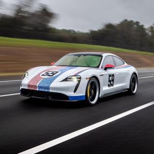 Культовый триколор в облике Porsche Taycan