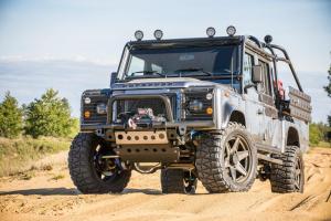 Посмотрите на этот потрясающий Land Rover Defender LS3 V8