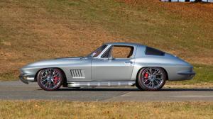 Chevrolet Corvette Sting Ray Resto Mod SEMA Car 1967 года