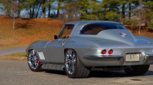Chevrolet Corvette Sting Ray Resto Mod SEMA Car 1967 года