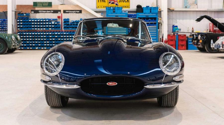 Винтажный Jaguar с возможностями 400 лошадиных сил