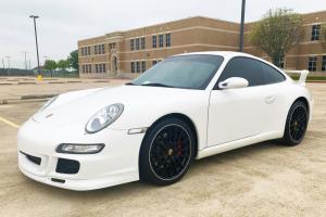 Необычный Porsche 911 с центральной компоновкой водительского места