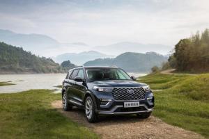 Ford Explorer Platinum 2020 года