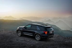 Ford Explorer Platinum 2020 года